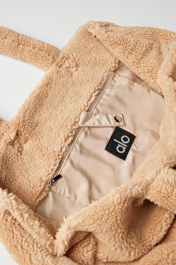 FOXY SHERPA TOTE