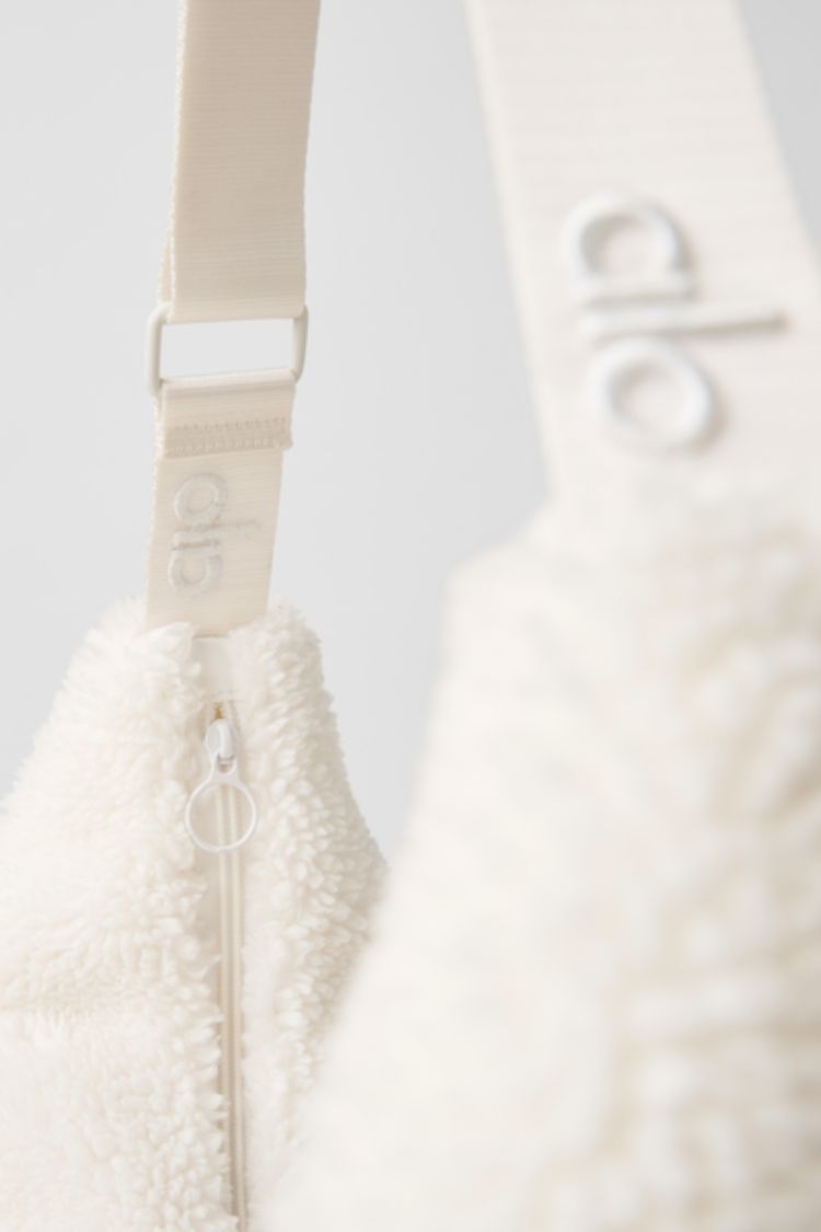 SHERPA OM THE GO SLING BAG