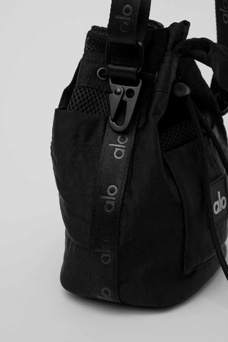 UTILITY CROSS BODY BUCKET BAG