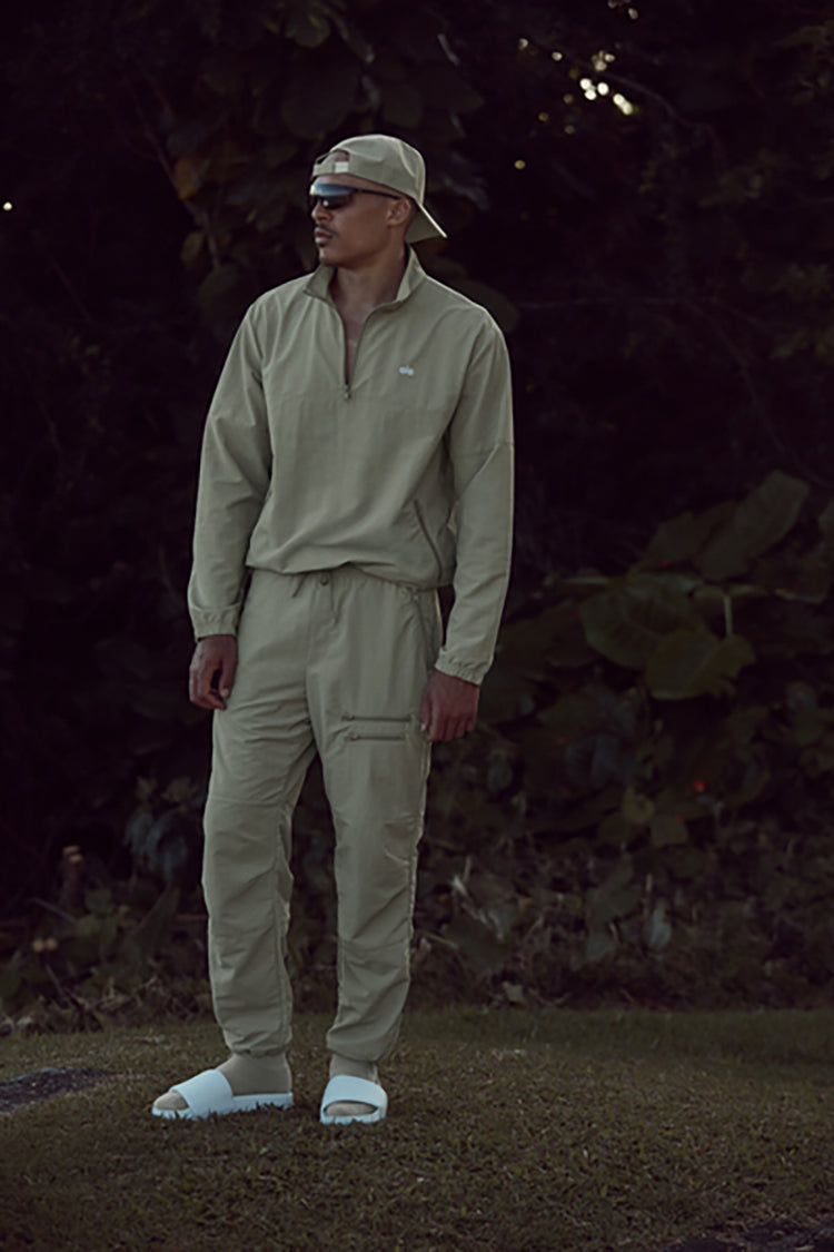 LIGHT WEIGHT TAKEAWAY TRACK PULLOVER
