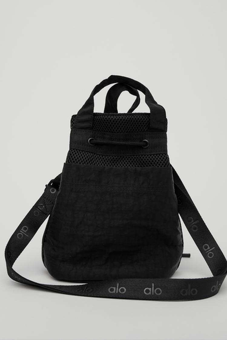 UTILITY CROSS BODY BUCKET BAG