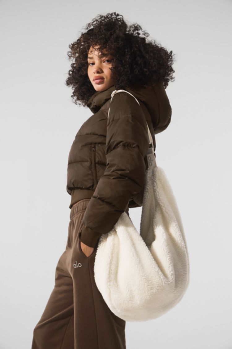 SHERPA OM THE GO SLING BAG