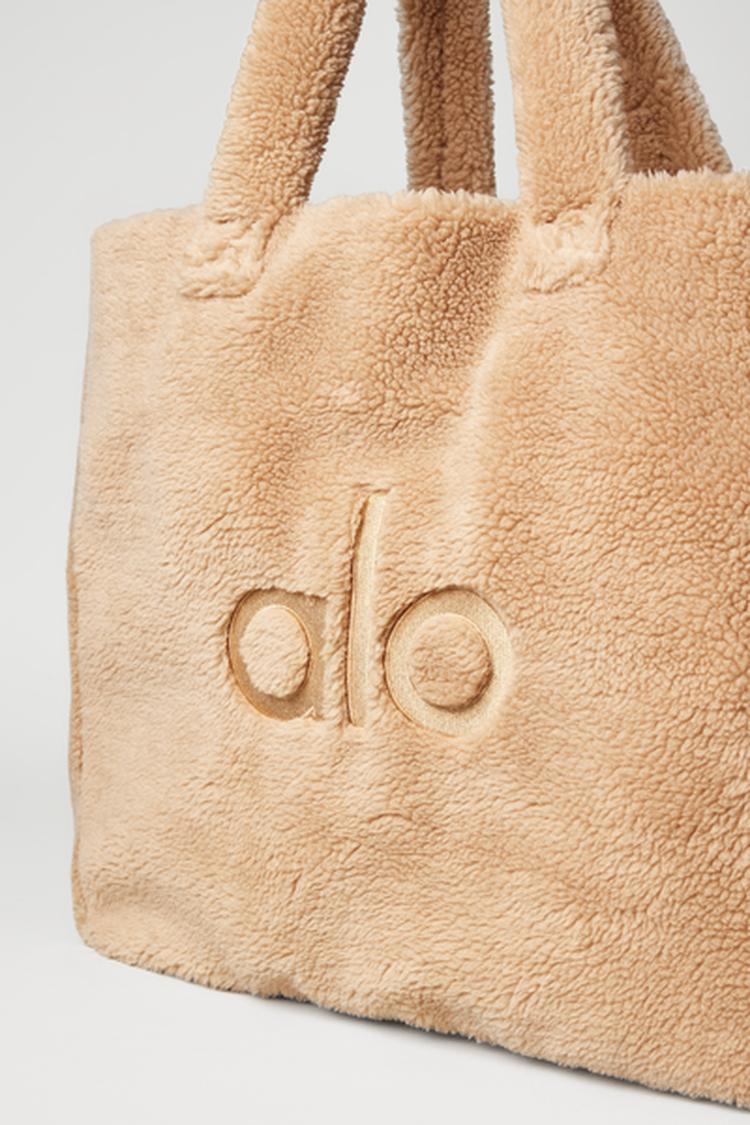FOXY SHERPA TOTE