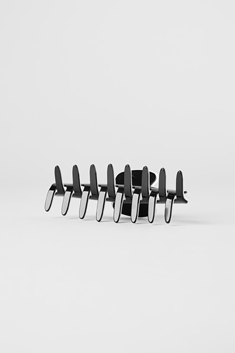 OUTLINE CLAW CLIP