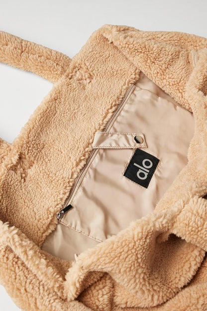 FOXY SHERPA TOTE