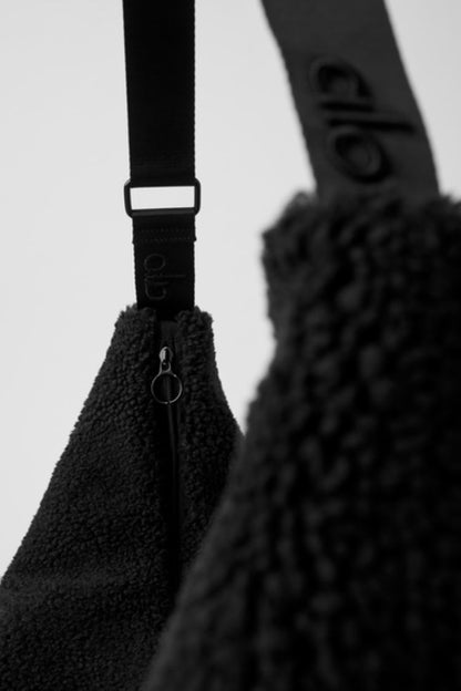 SHERPA OM THE GO SLING BAG