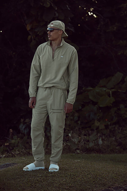 LIGHT WEIGHT TAKEAWAY TRACK PULLOVER