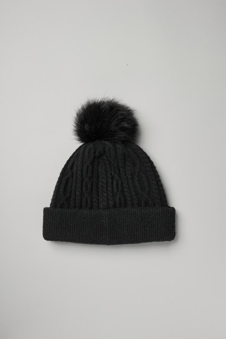 CABLE KNIT BEANIE